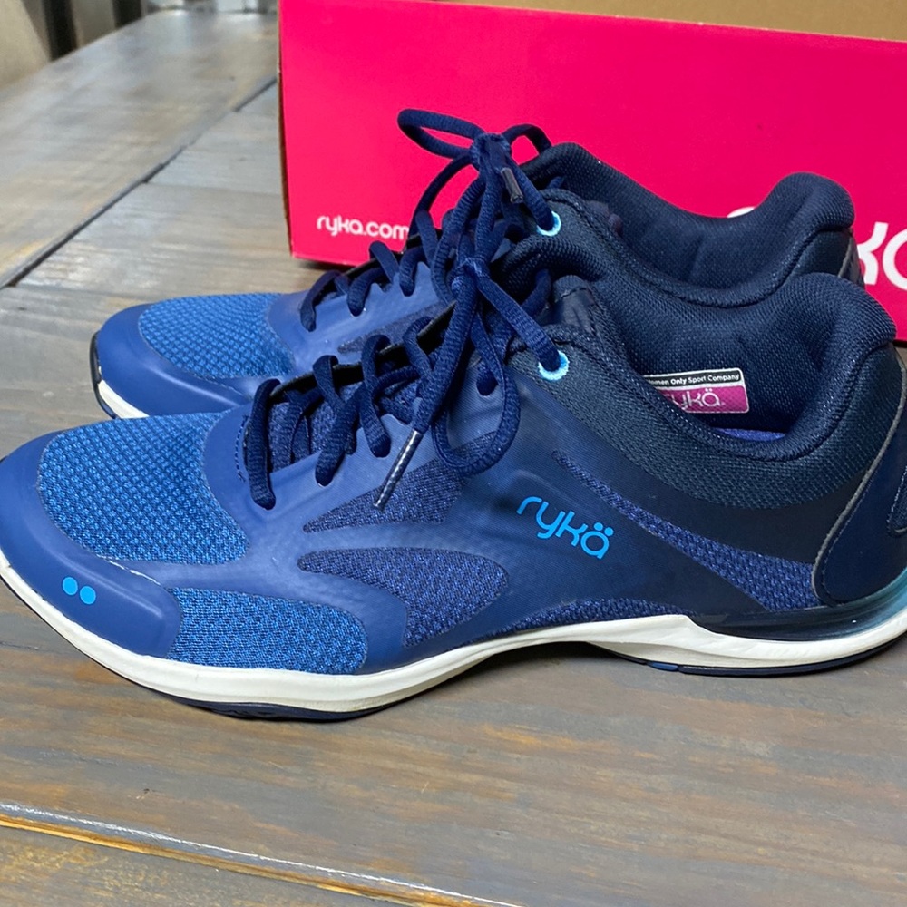 (6/ts/5) Ryka running shoes